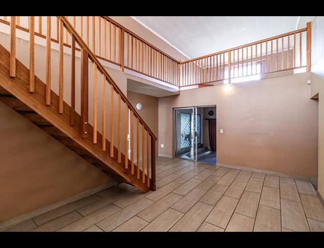 4 BEDROOM HOUSE FOR SALE IN VAN RIEBEECK PARK